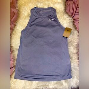 Women’s small Nike top